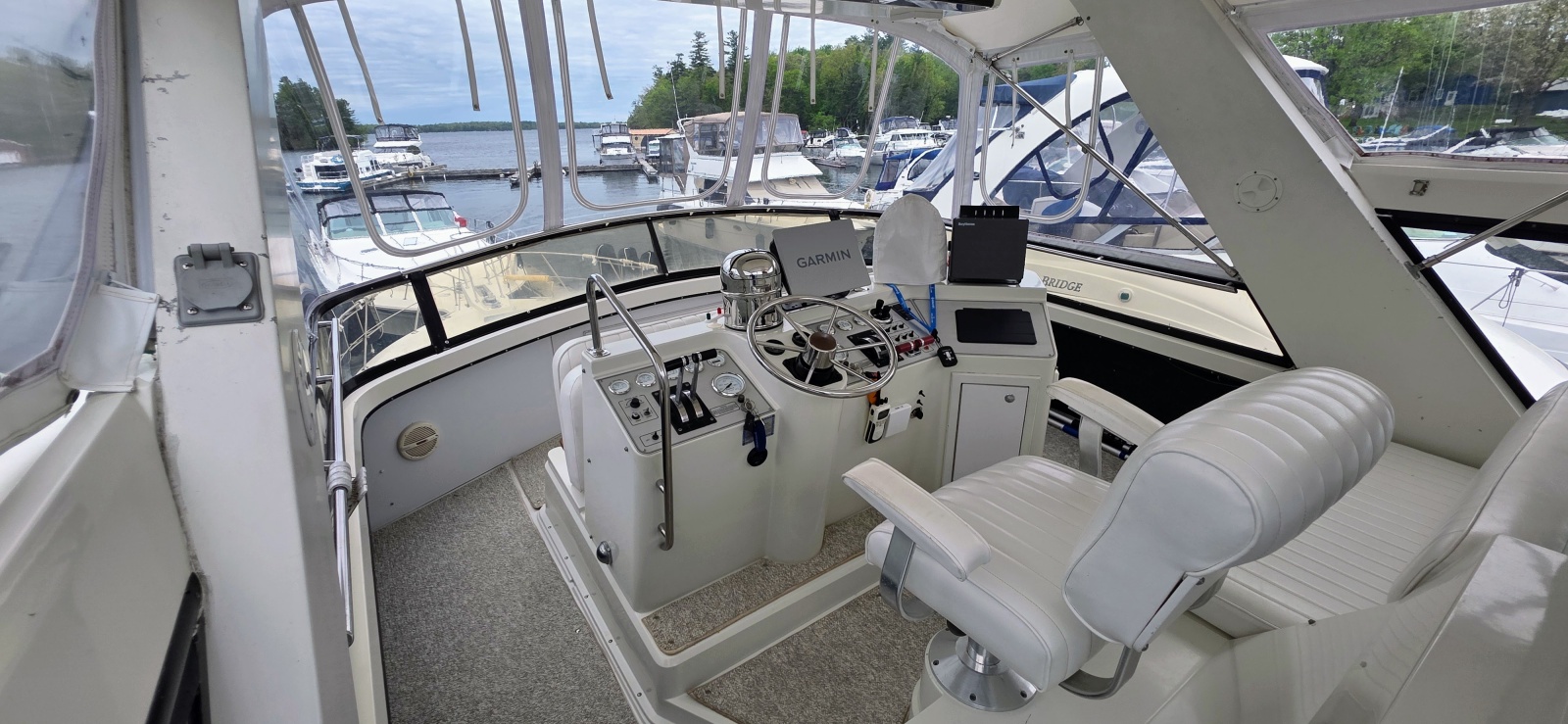 1987 Carver 4207 Aft Cabin 42