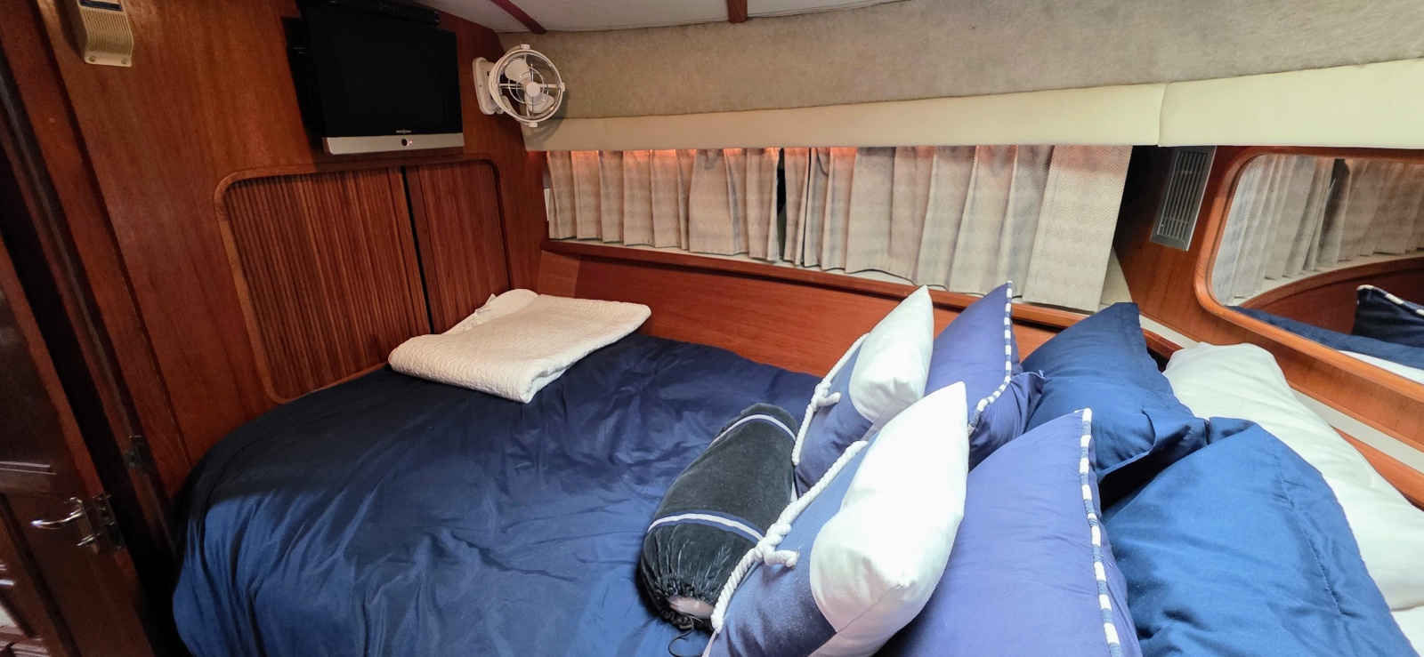 1987 Carver 4207 Aft Cabin 42