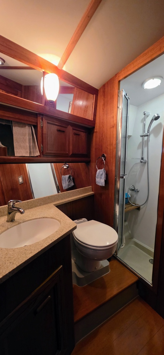 1987 Carver 4207 Aft Cabin 42