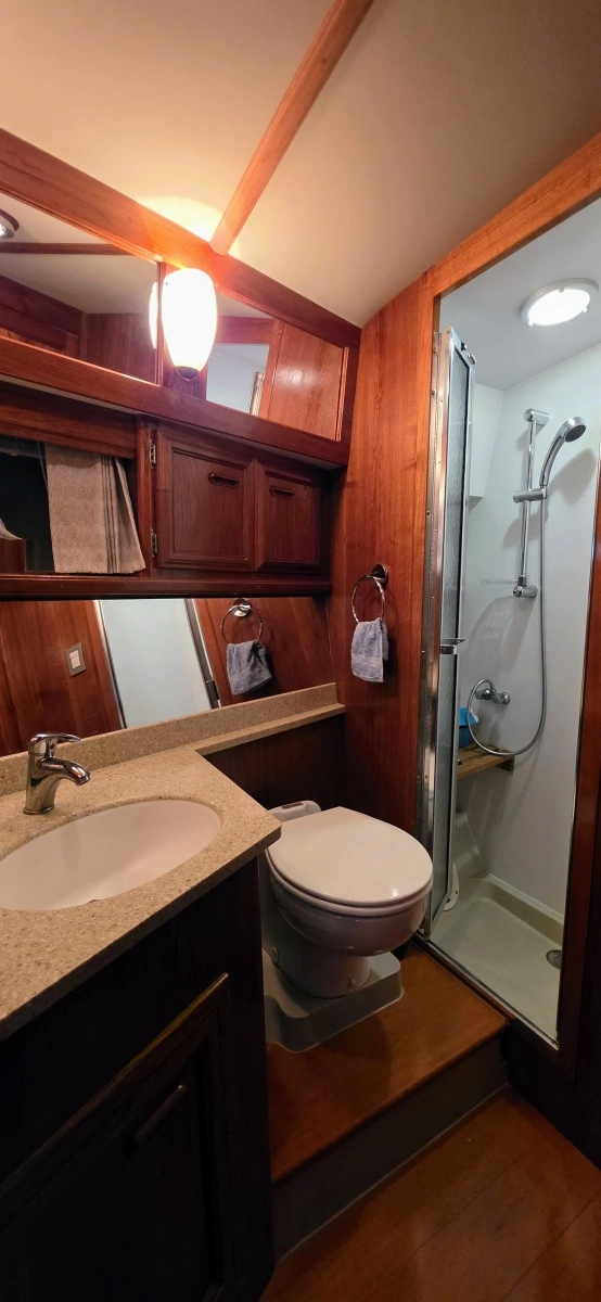 1987 Carver 4207 Aft Cabin 42