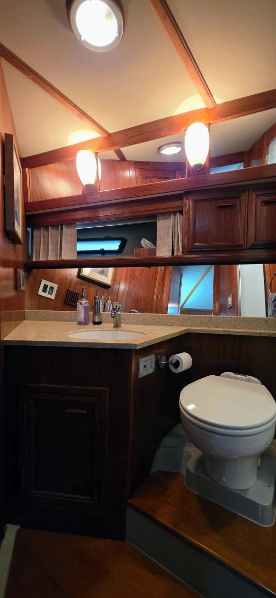 1987 Carver 4207 Aft Cabin 42