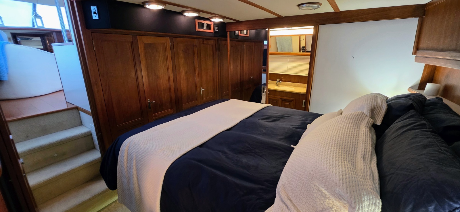 1987 Carver 4207 Aft Cabin 42