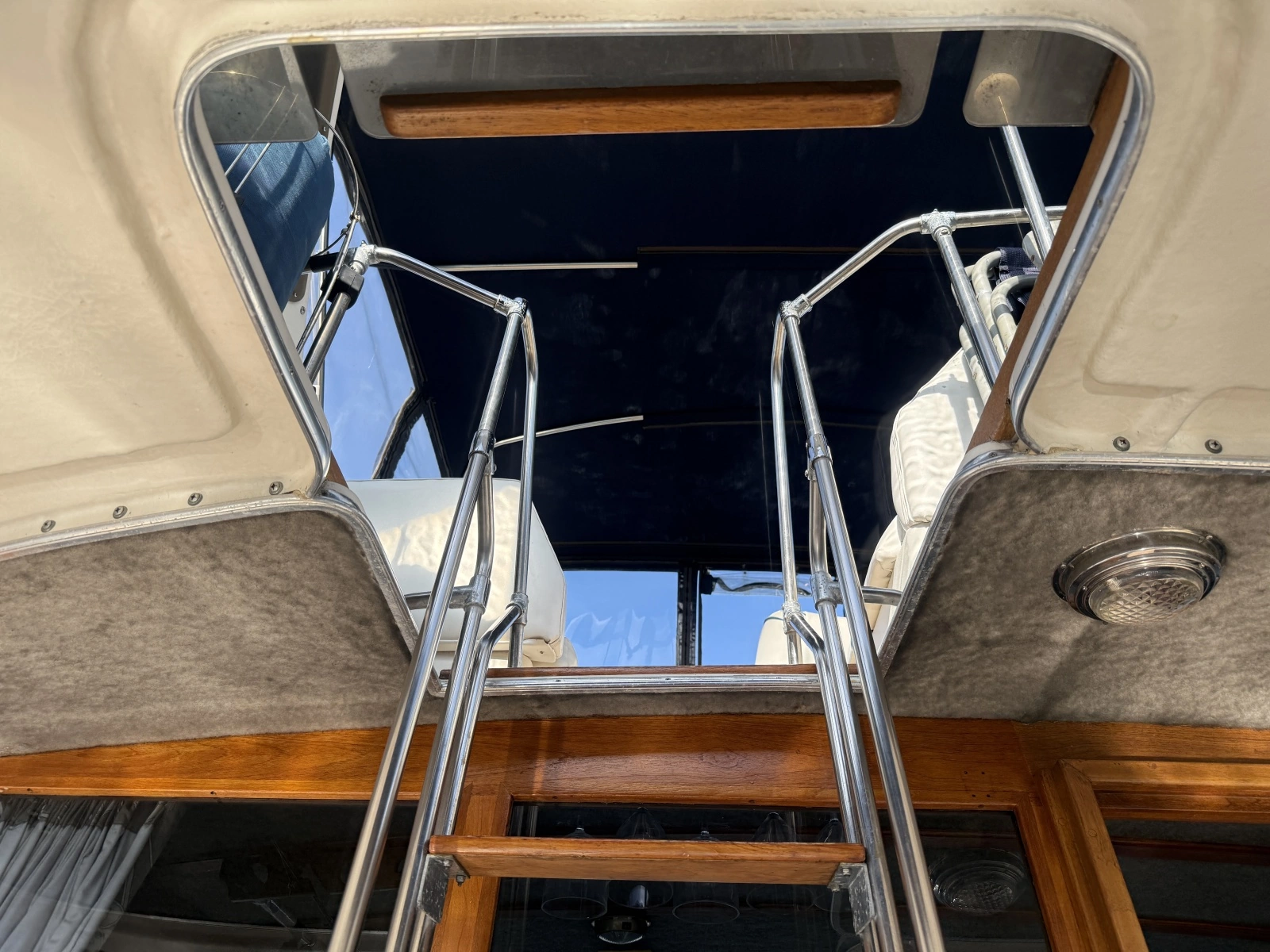 1985 Bayliner 3870 Motoryacht 38