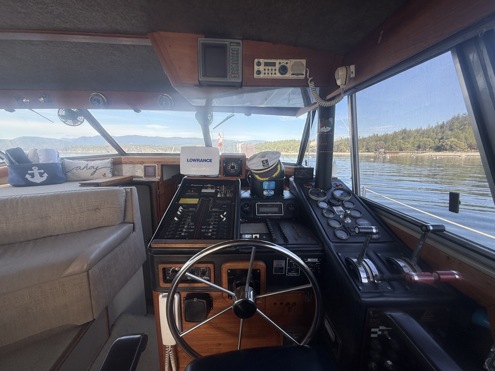 1985 Bayliner 3870 Motoryacht 38