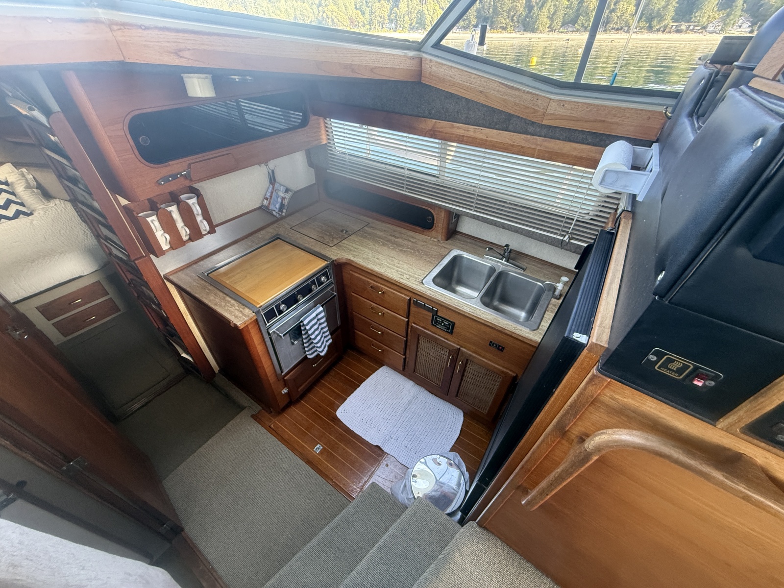 1985 Bayliner 3870 Motoryacht 38