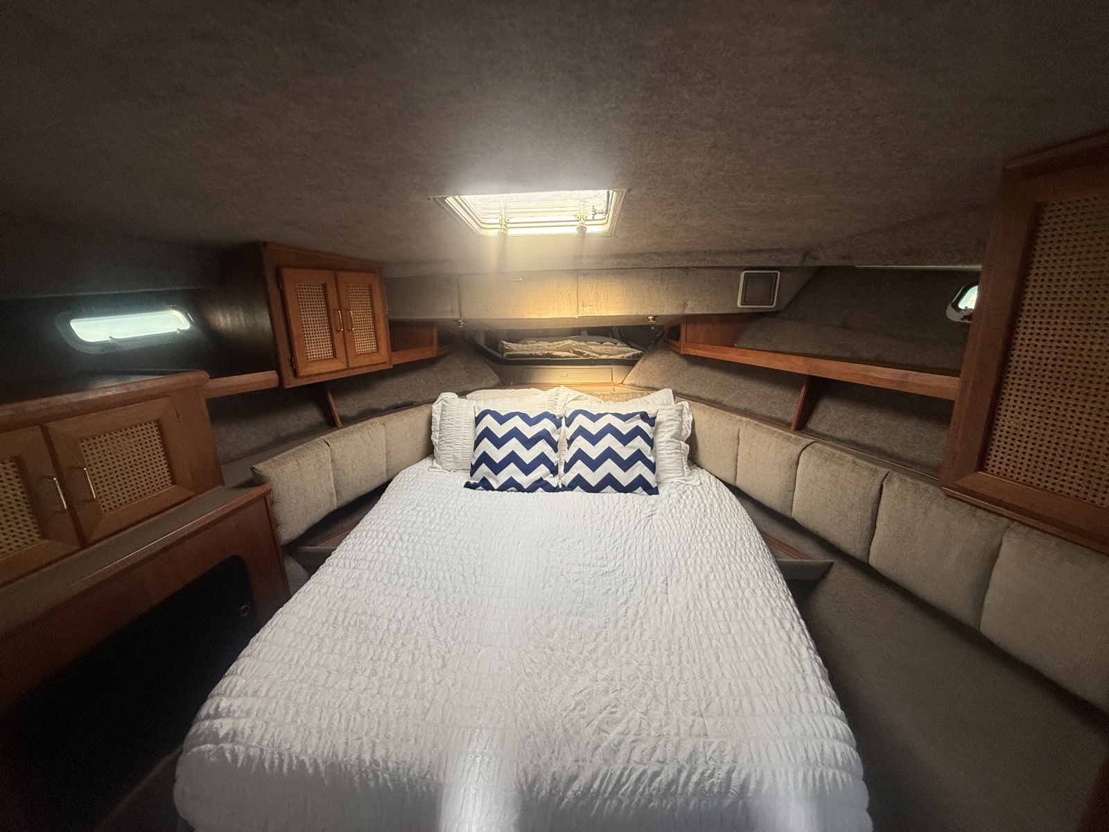 1985 Bayliner 3870 Motoryacht 38