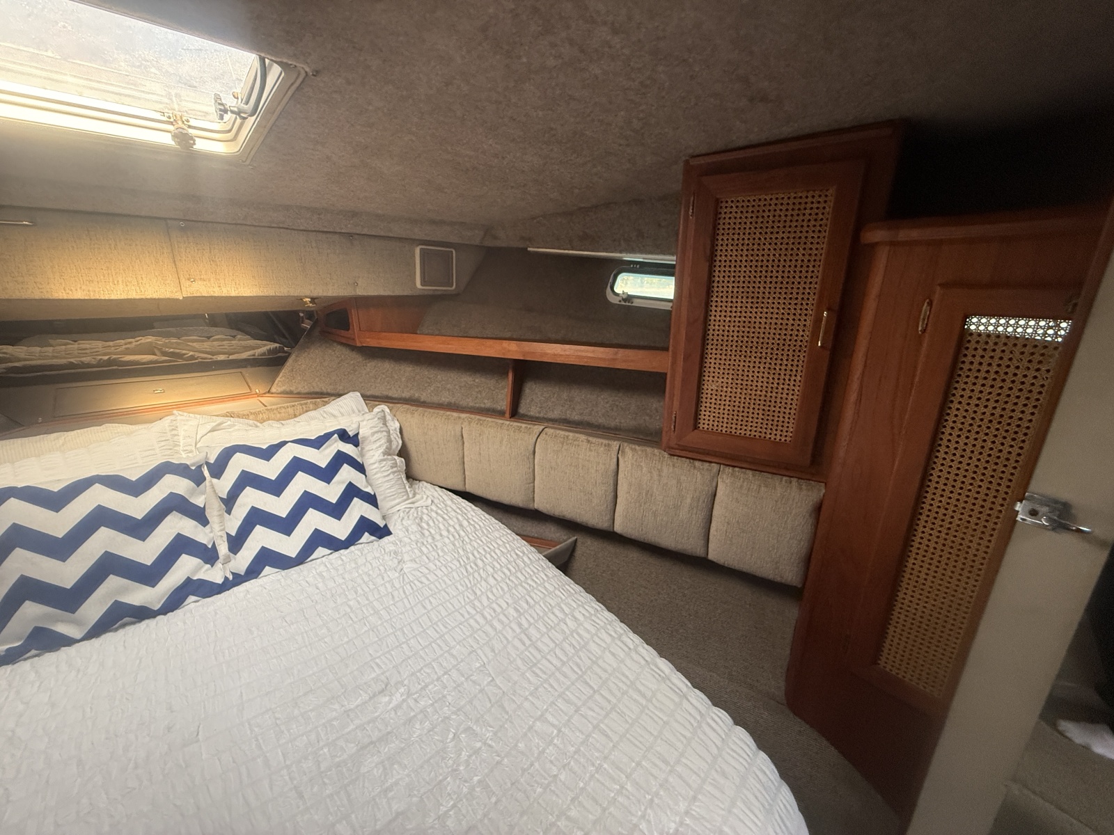 1985 Bayliner 3870 Motoryacht 38