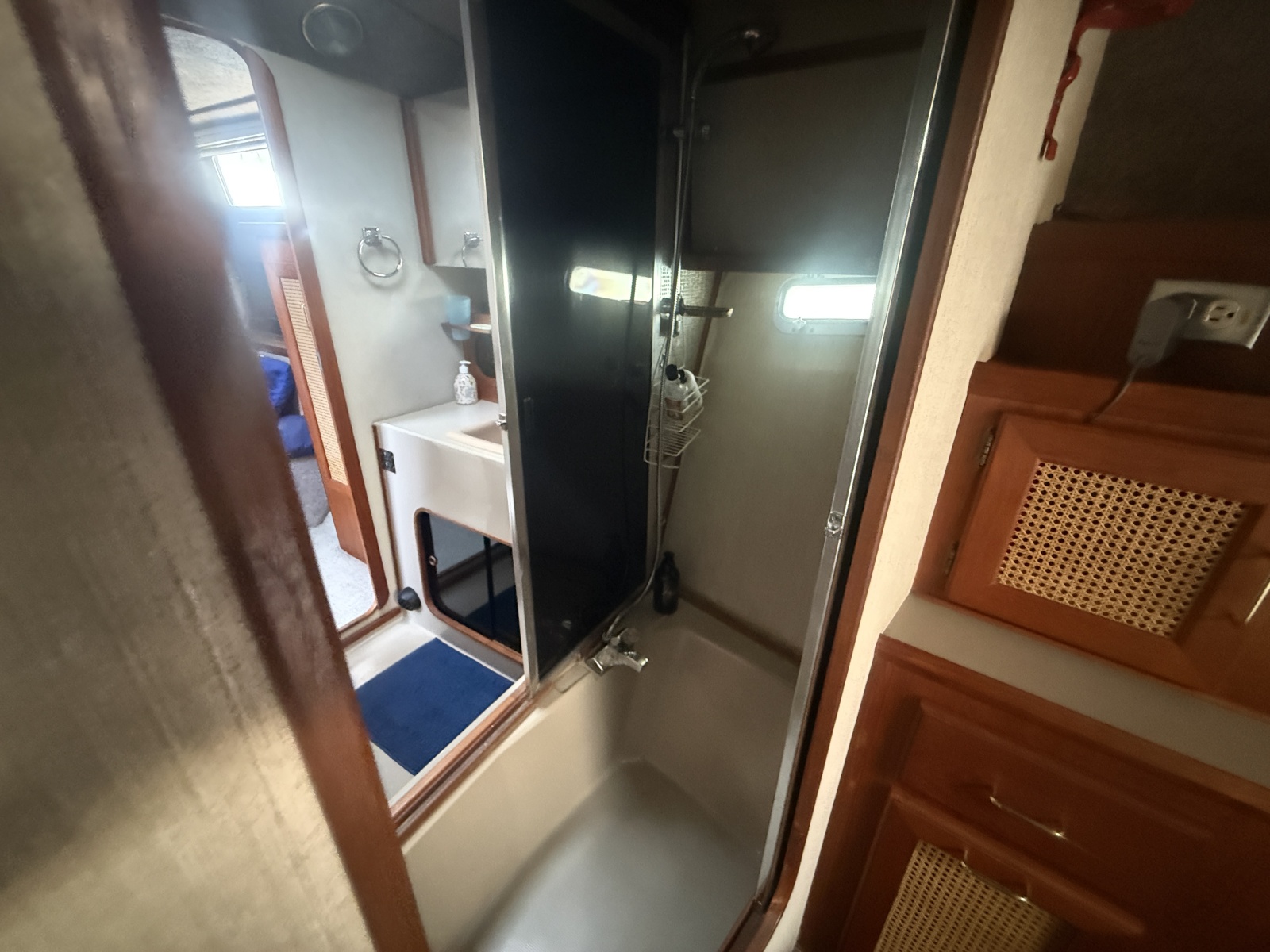 1985 Bayliner 3870 Motoryacht 38