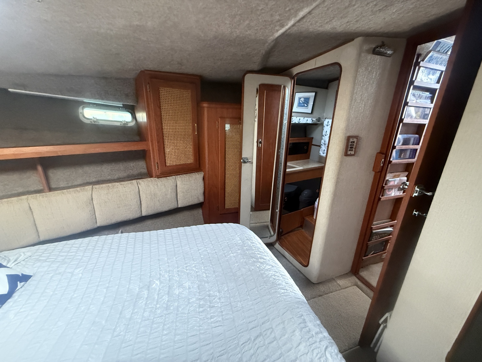 1985 Bayliner 3870 Motoryacht 38