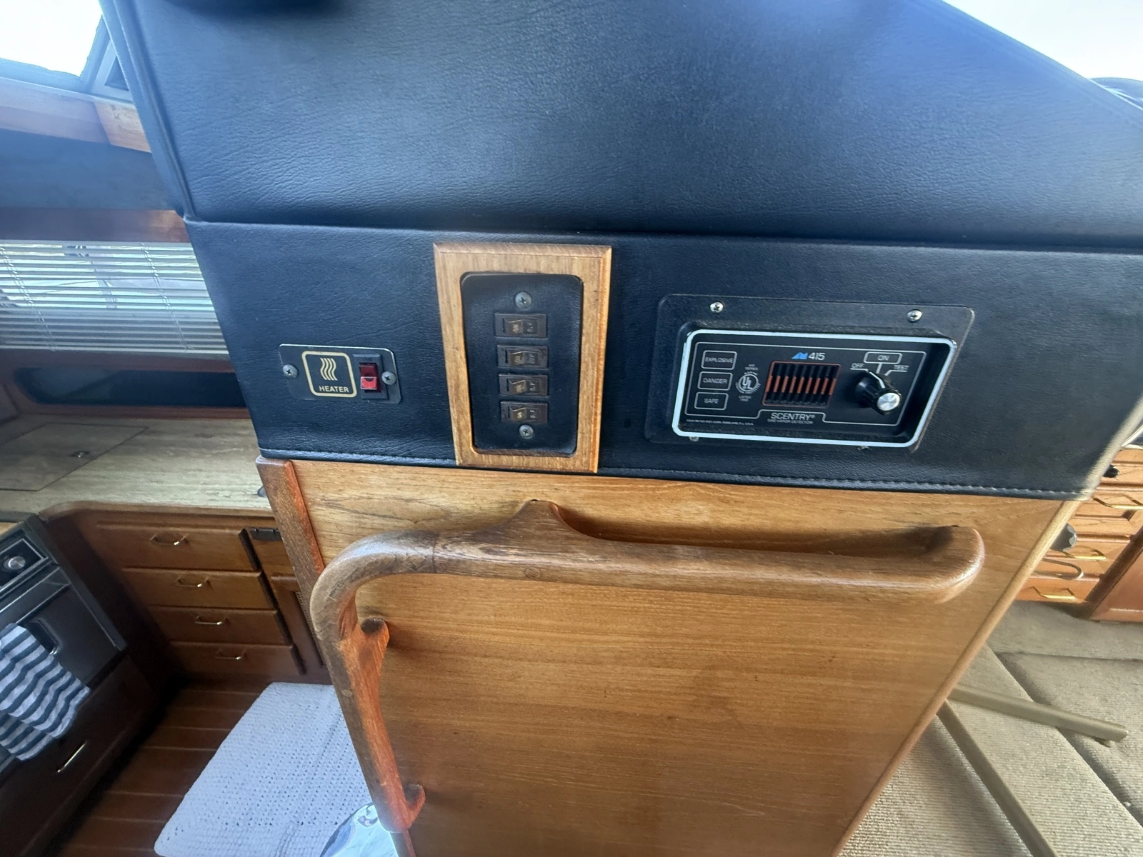 1985 Bayliner 3870 Motoryacht 38