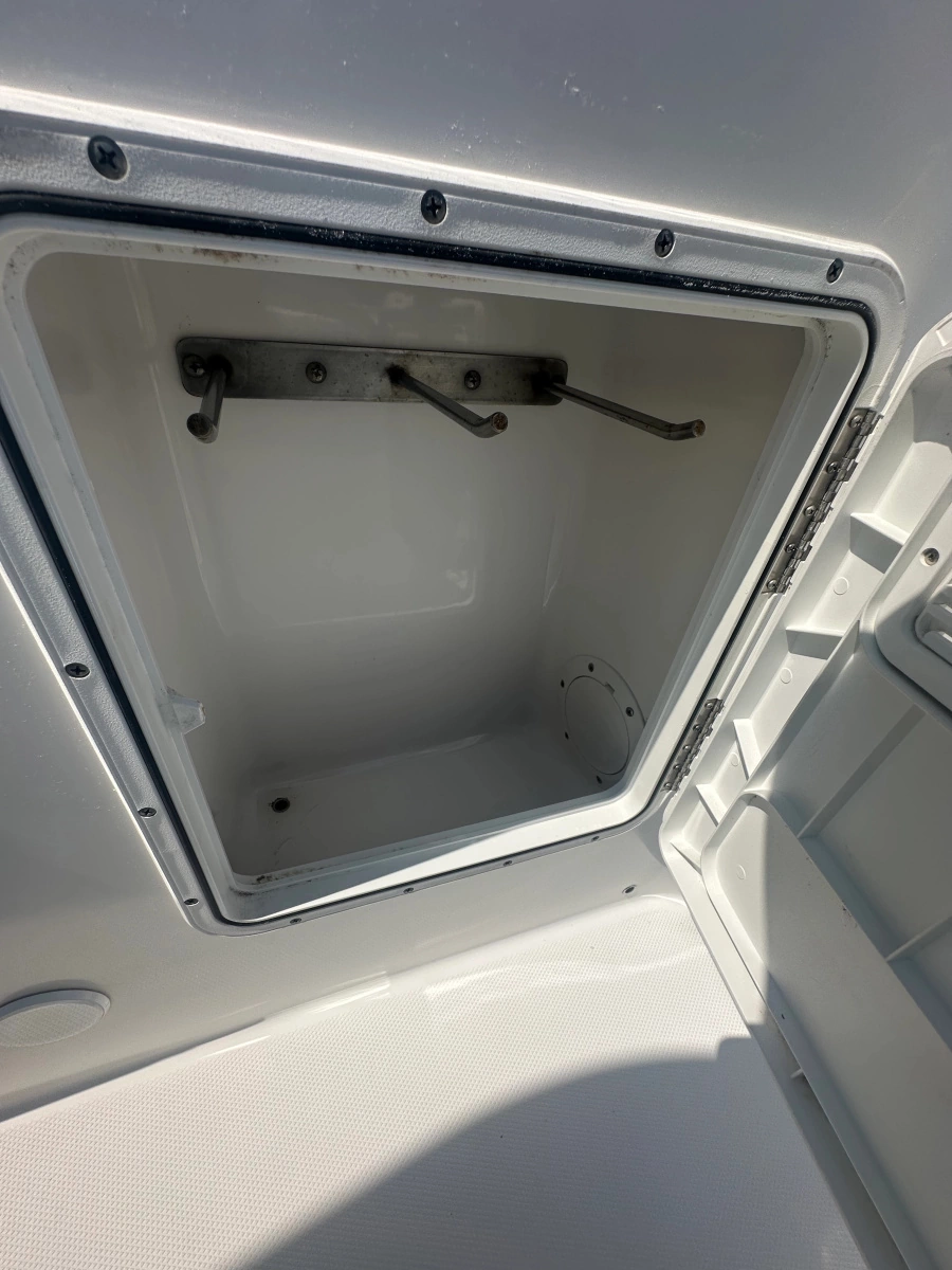 2007 Everglades 350 Center Console