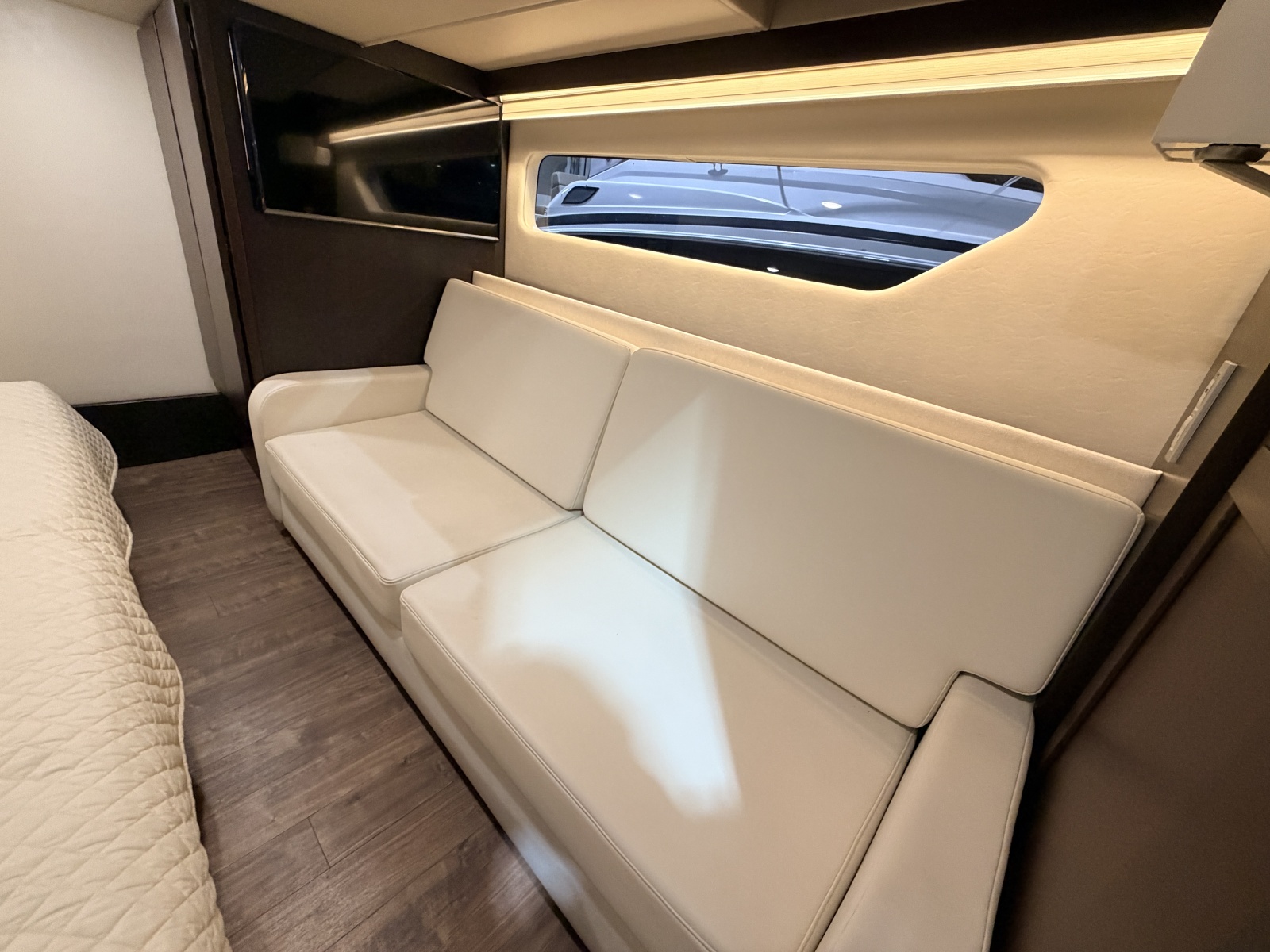 2019 Regal  42 Grande Coupe