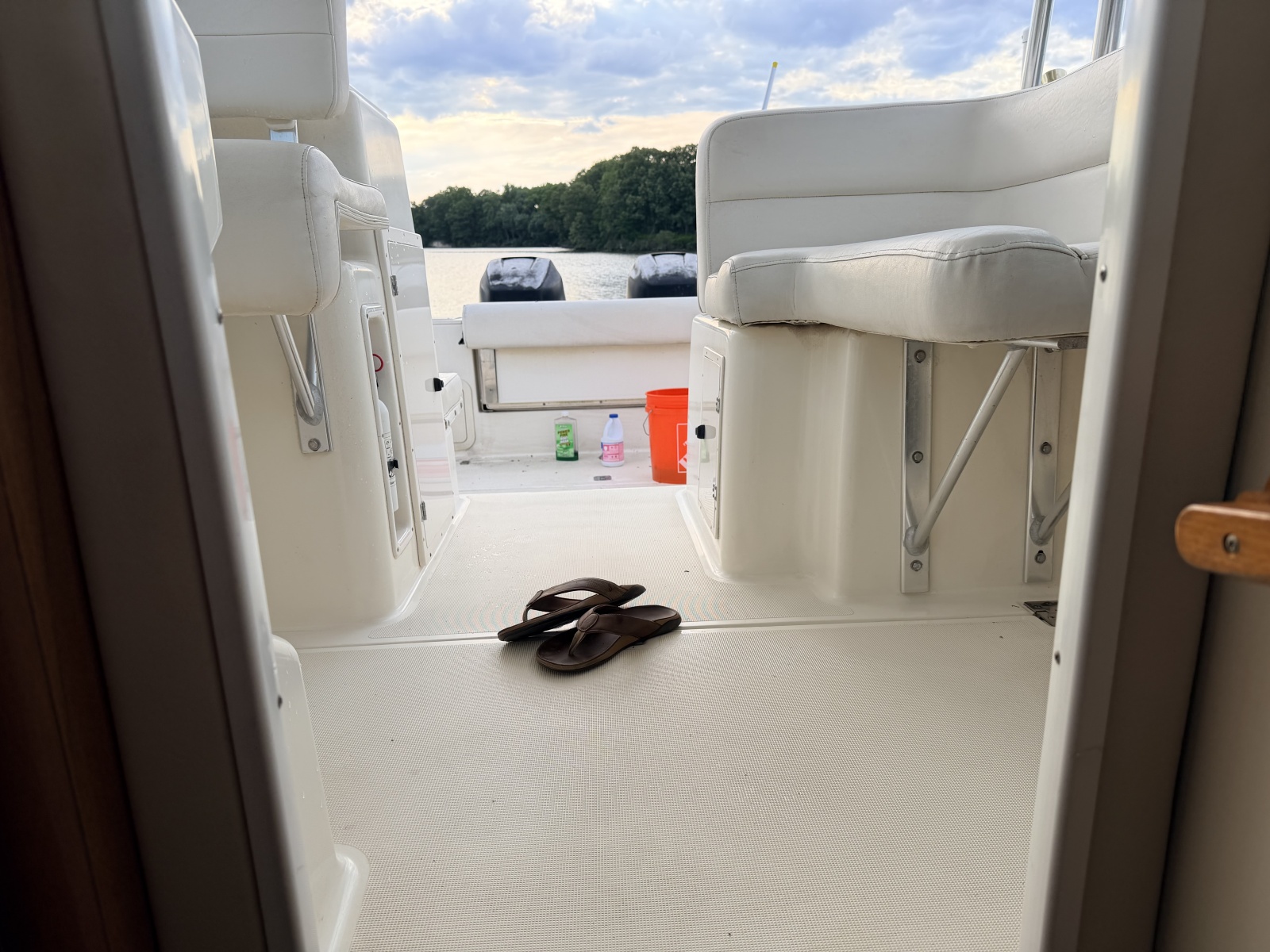 2006 Pursuit 3070