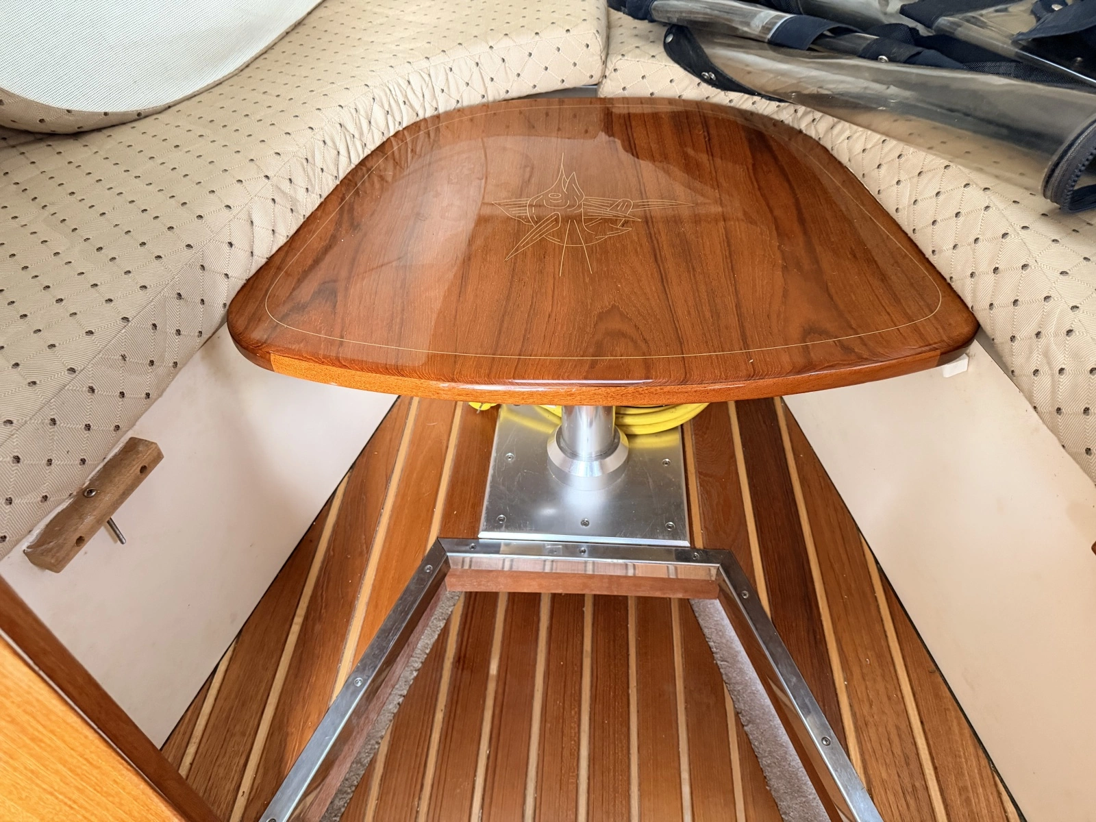 2006 Pursuit 3070
