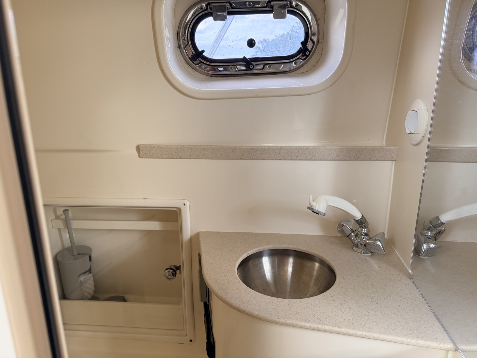 2006 Pursuit 3070