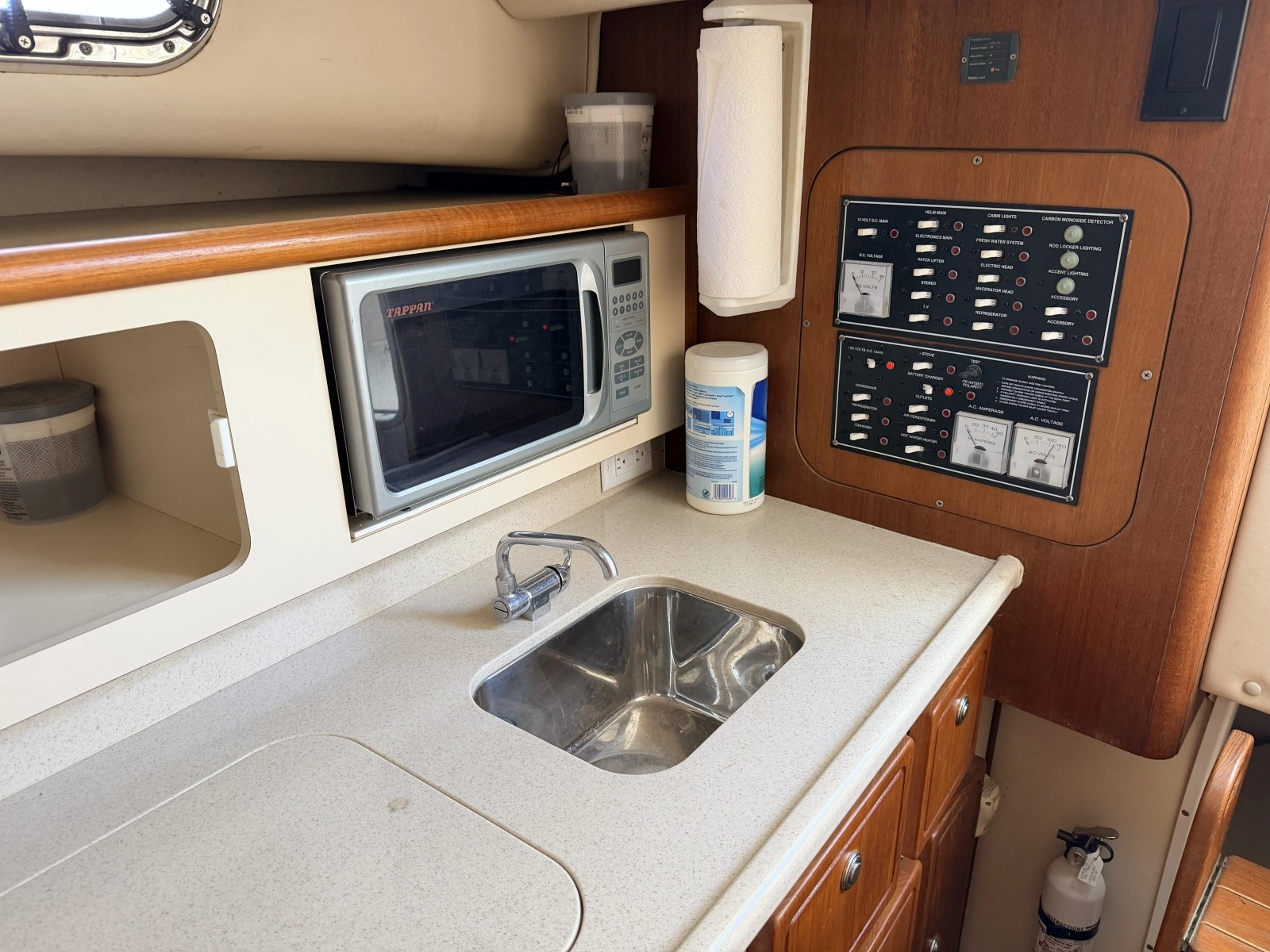 2006 Pursuit 3070