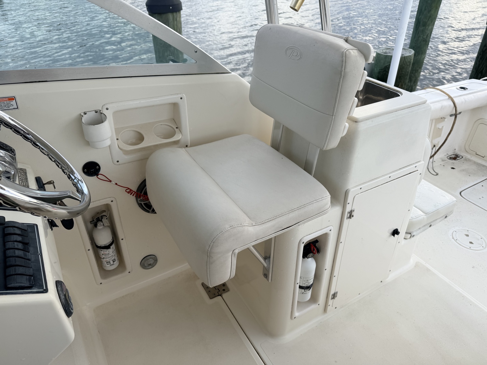 2006 Pursuit 3070