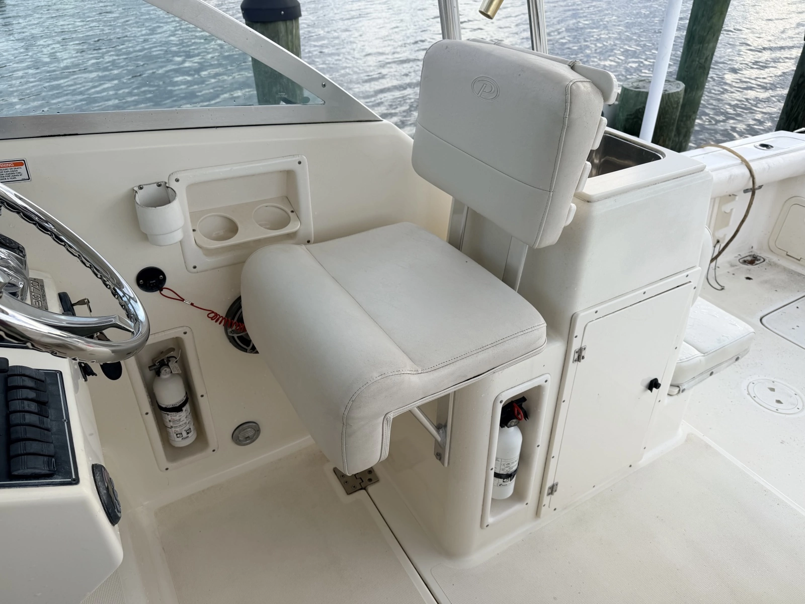 2006 Pursuit 3070