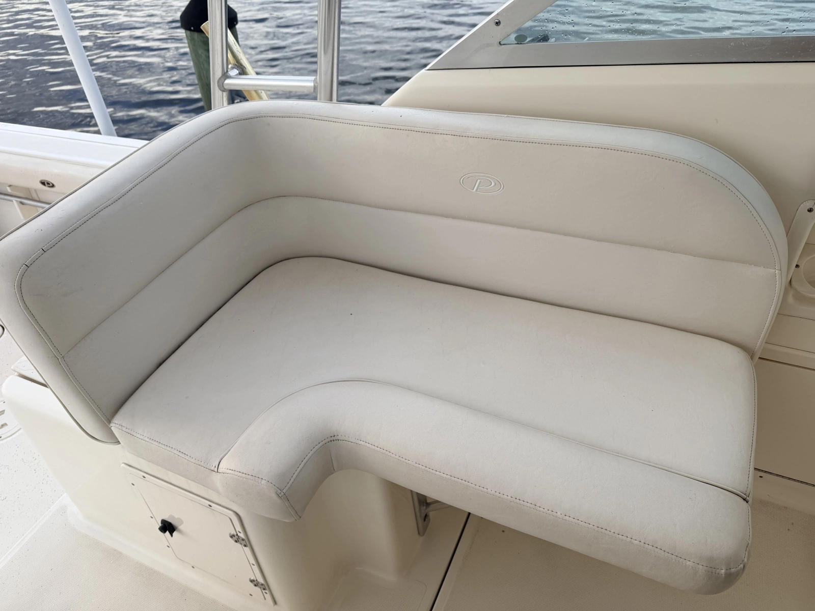 2006 Pursuit 3070