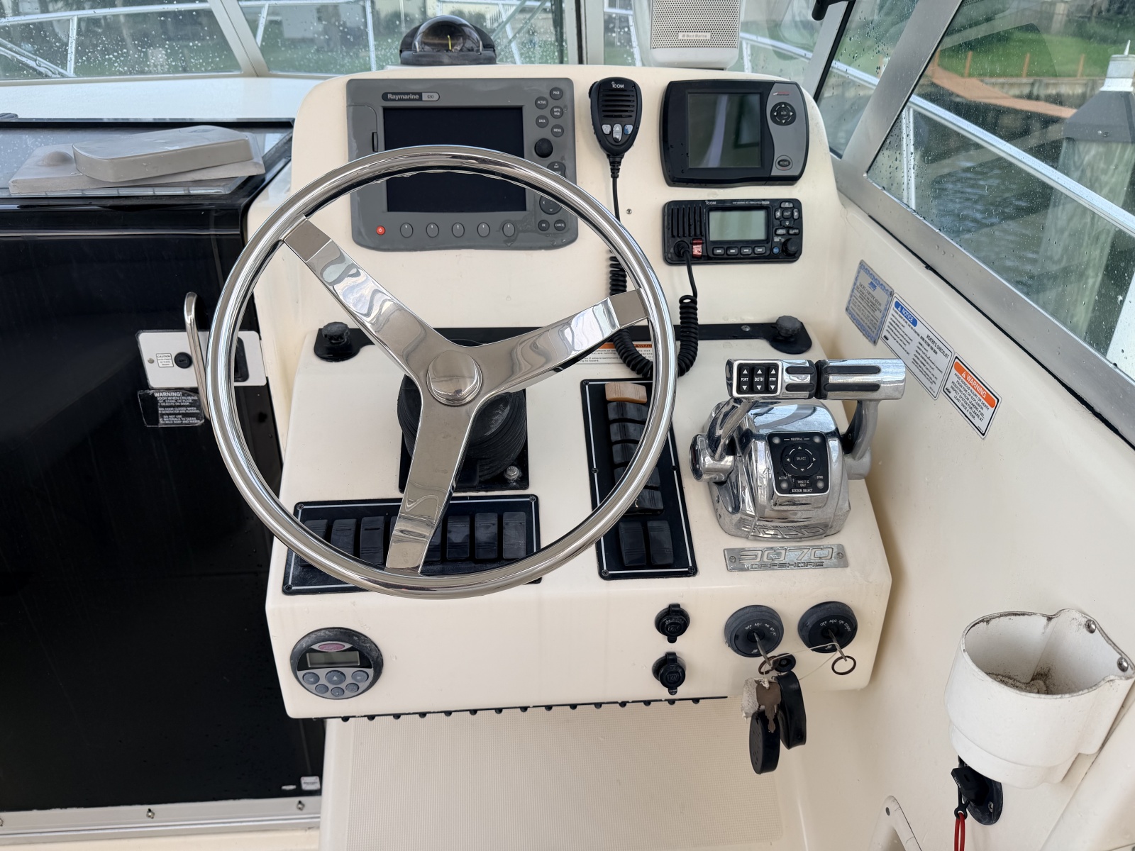 2006 Pursuit 3070