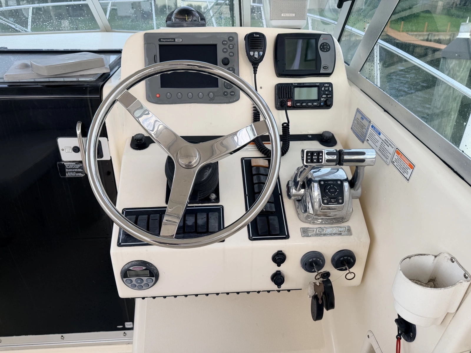 2006 Pursuit 3070