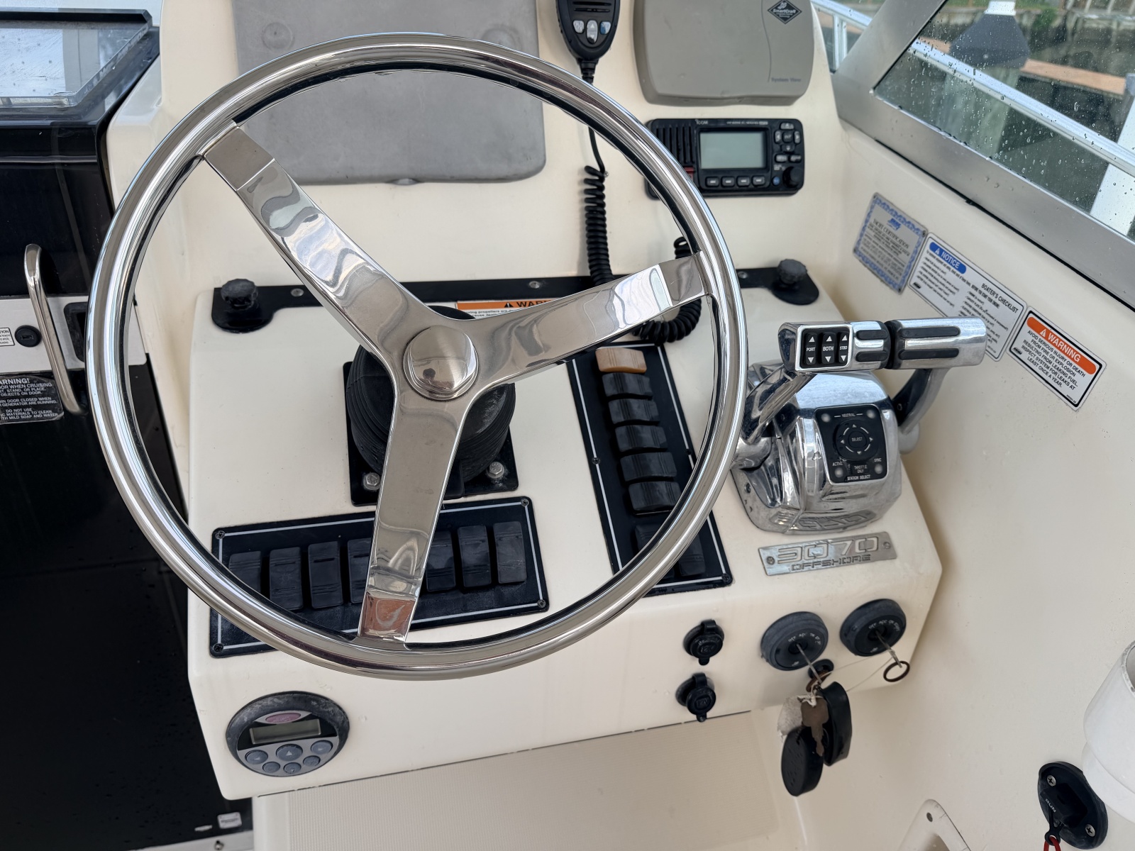 2006 Pursuit 3070
