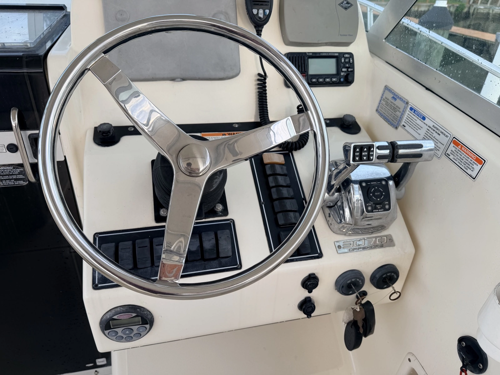 2006 Pursuit 3070