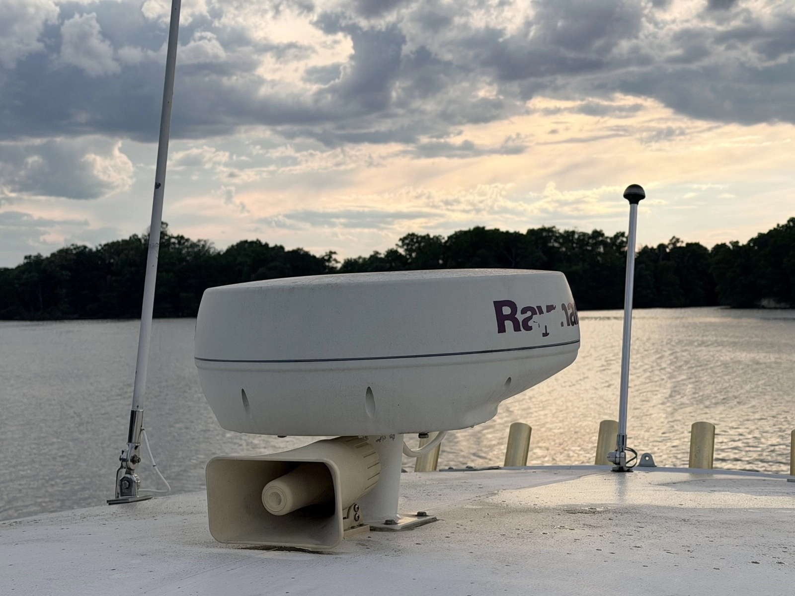 2006 Pursuit 3070