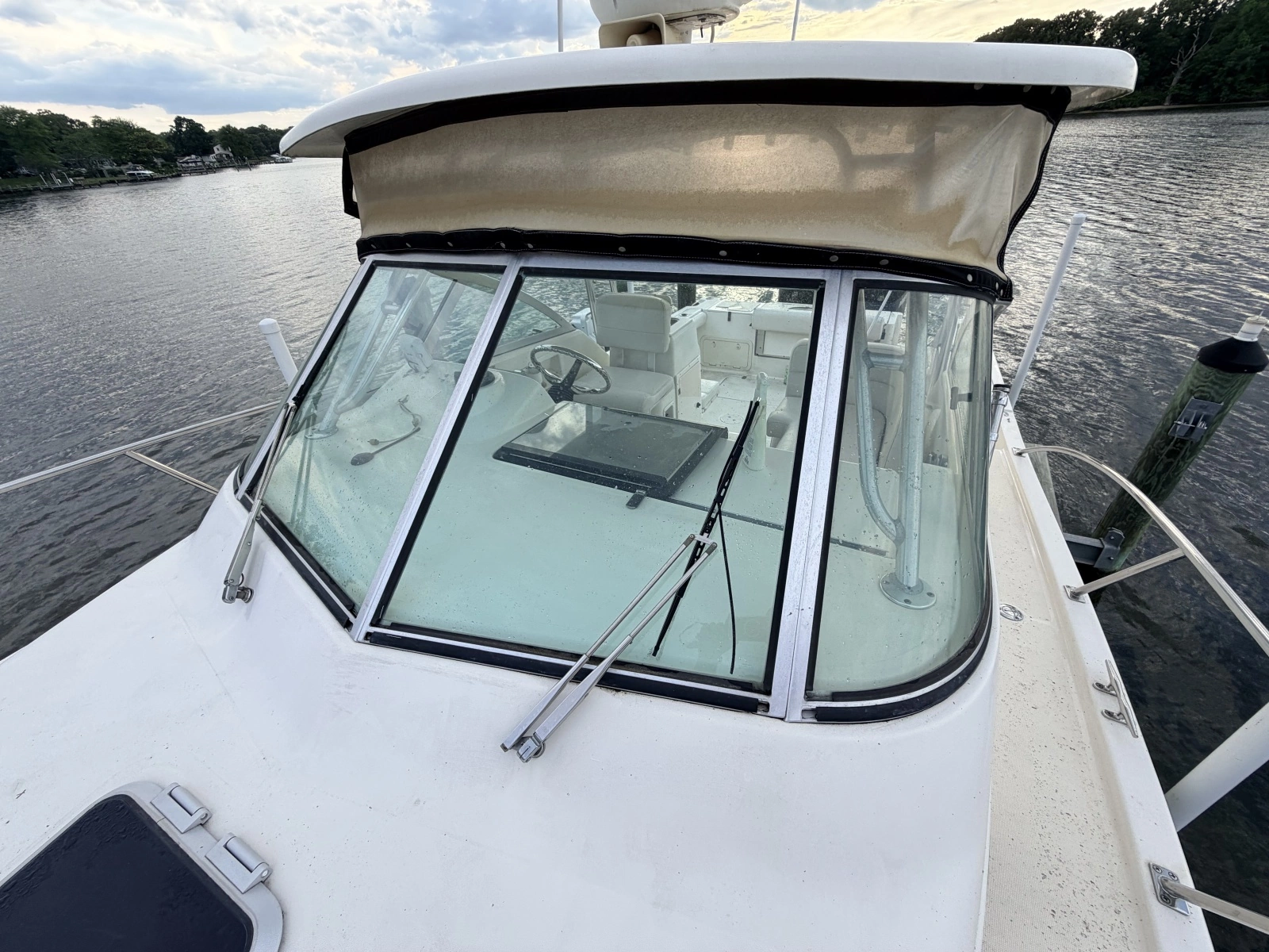 2006 Pursuit 3070
