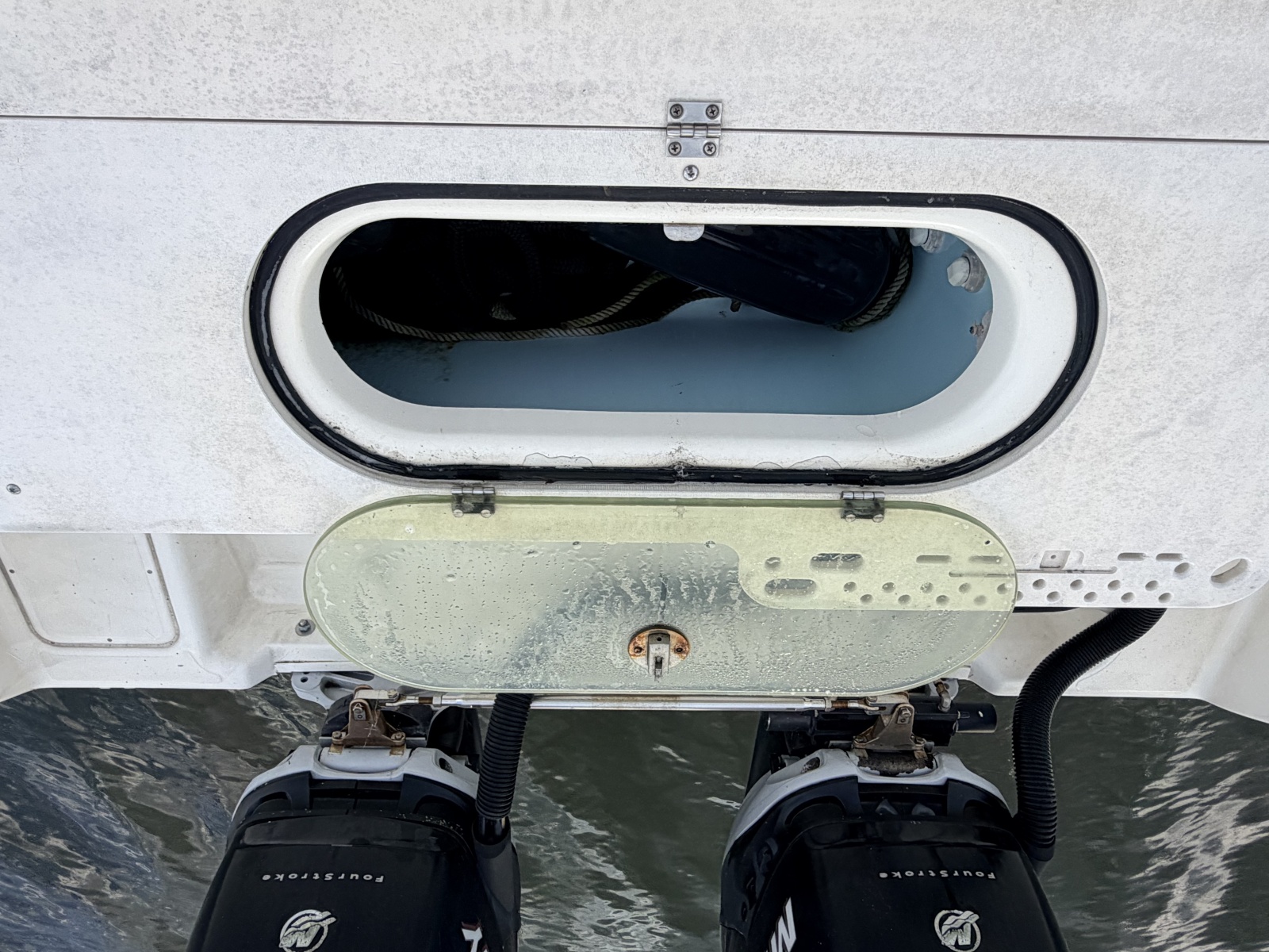 2006 Pursuit 3070