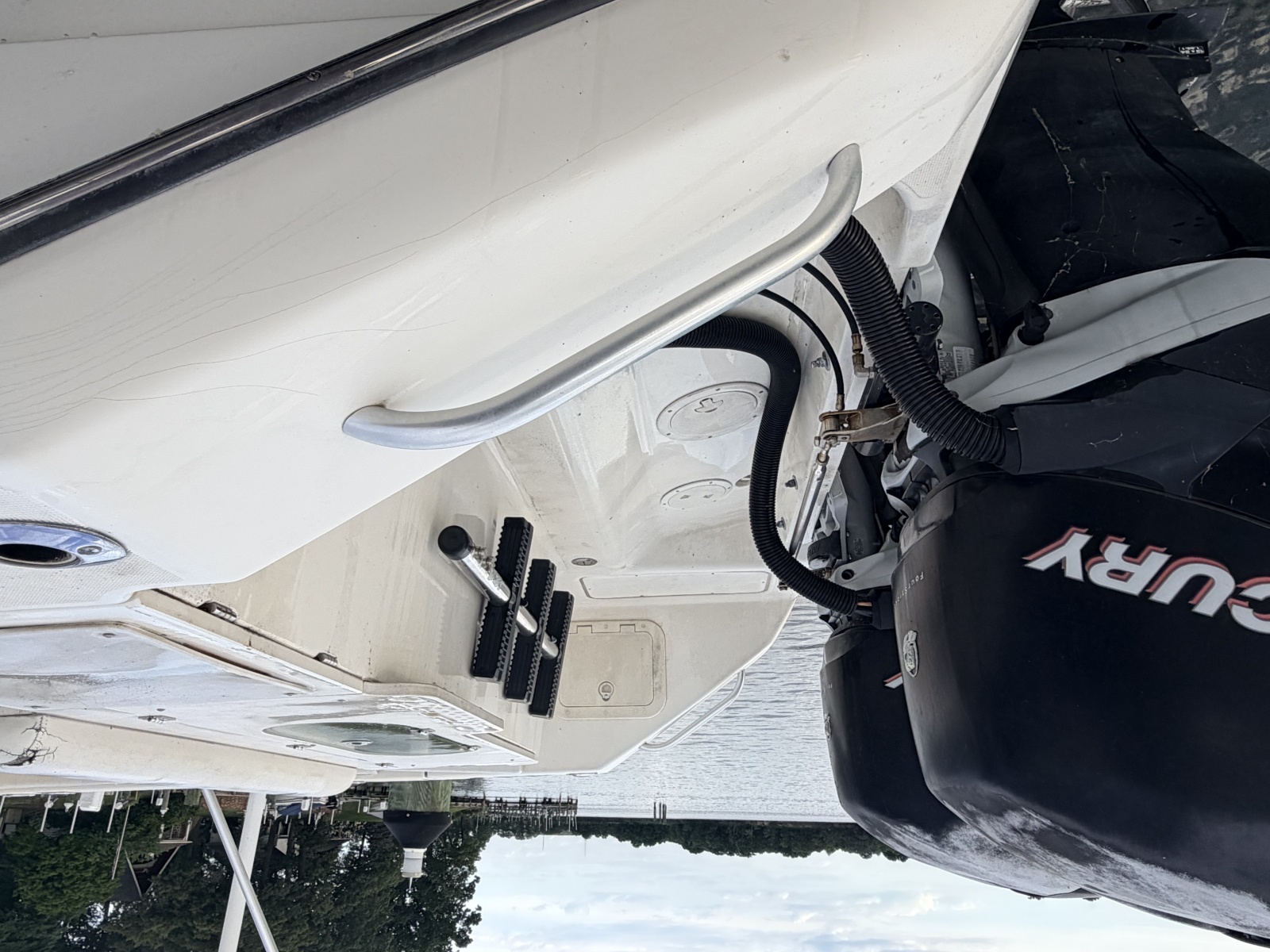 2006 Pursuit 3070