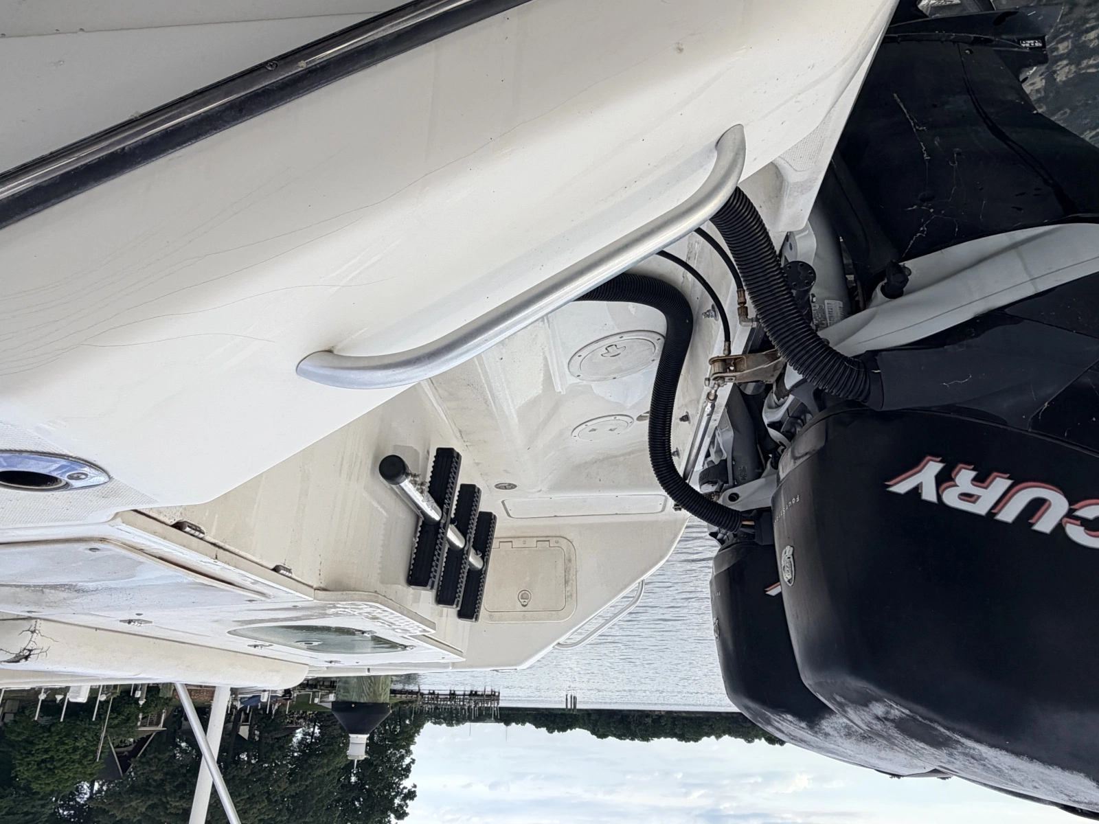 2006 Pursuit 3070