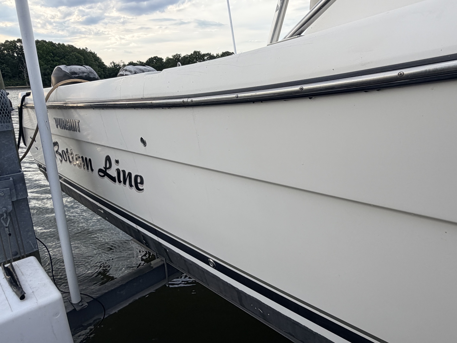 2006 Pursuit 3070