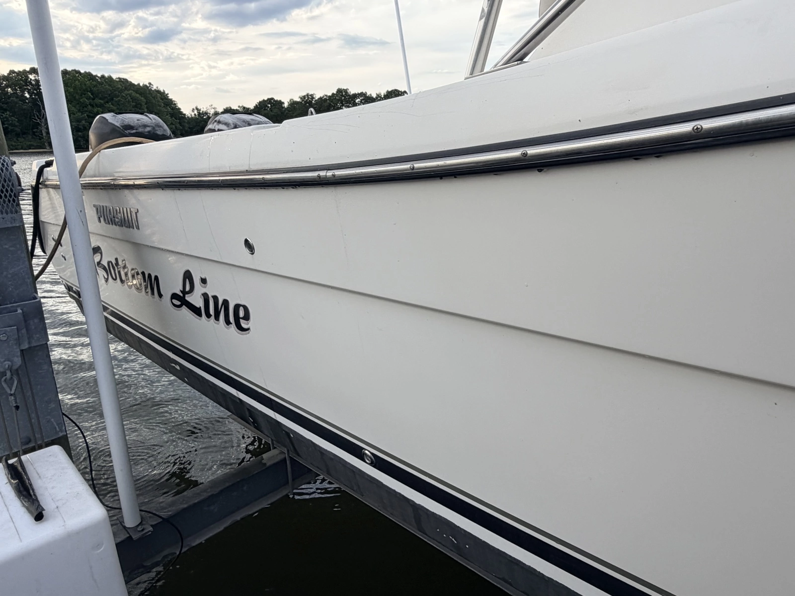 2006 Pursuit 3070