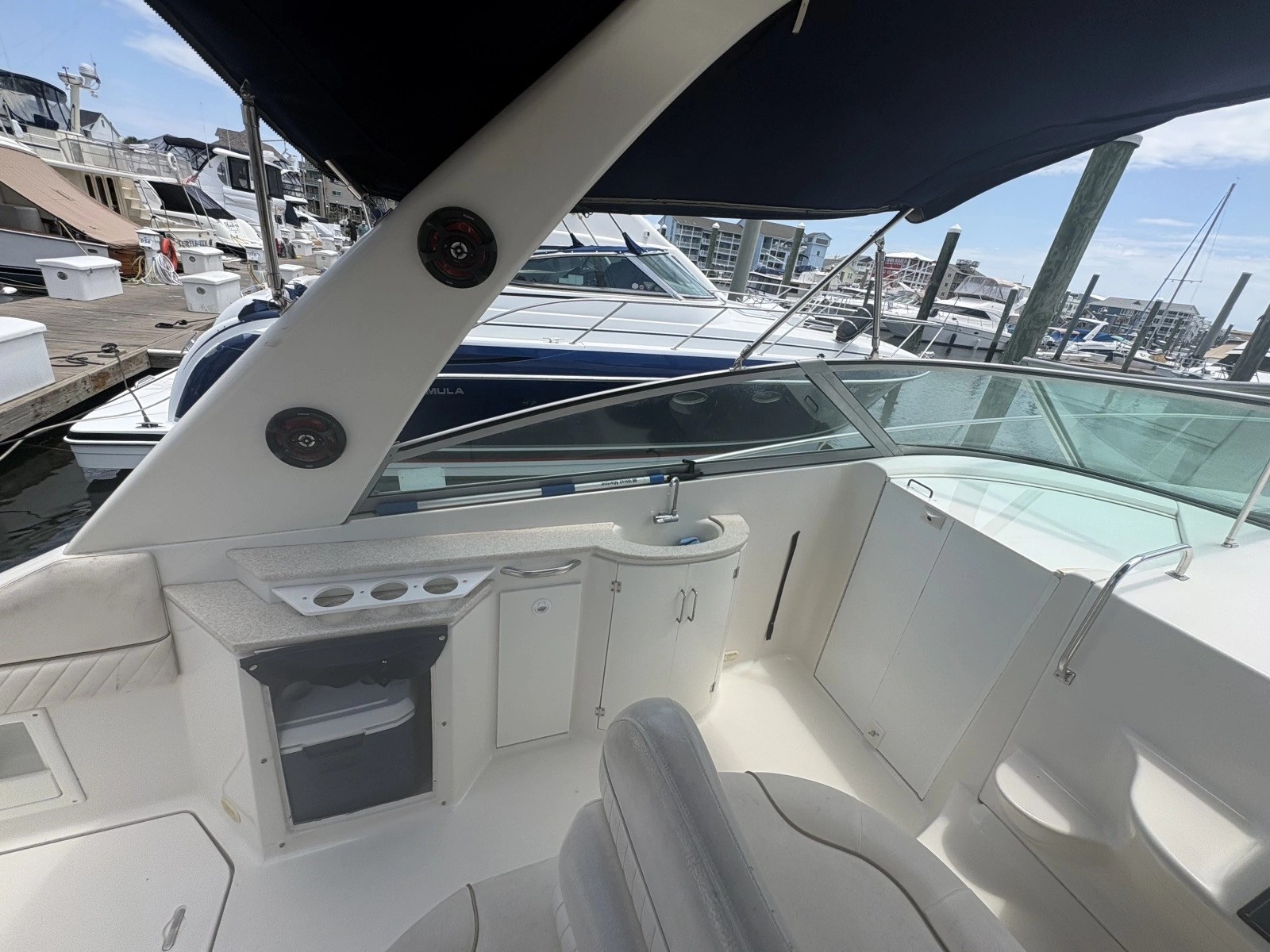 2000 Monterey 322 Cruiser
