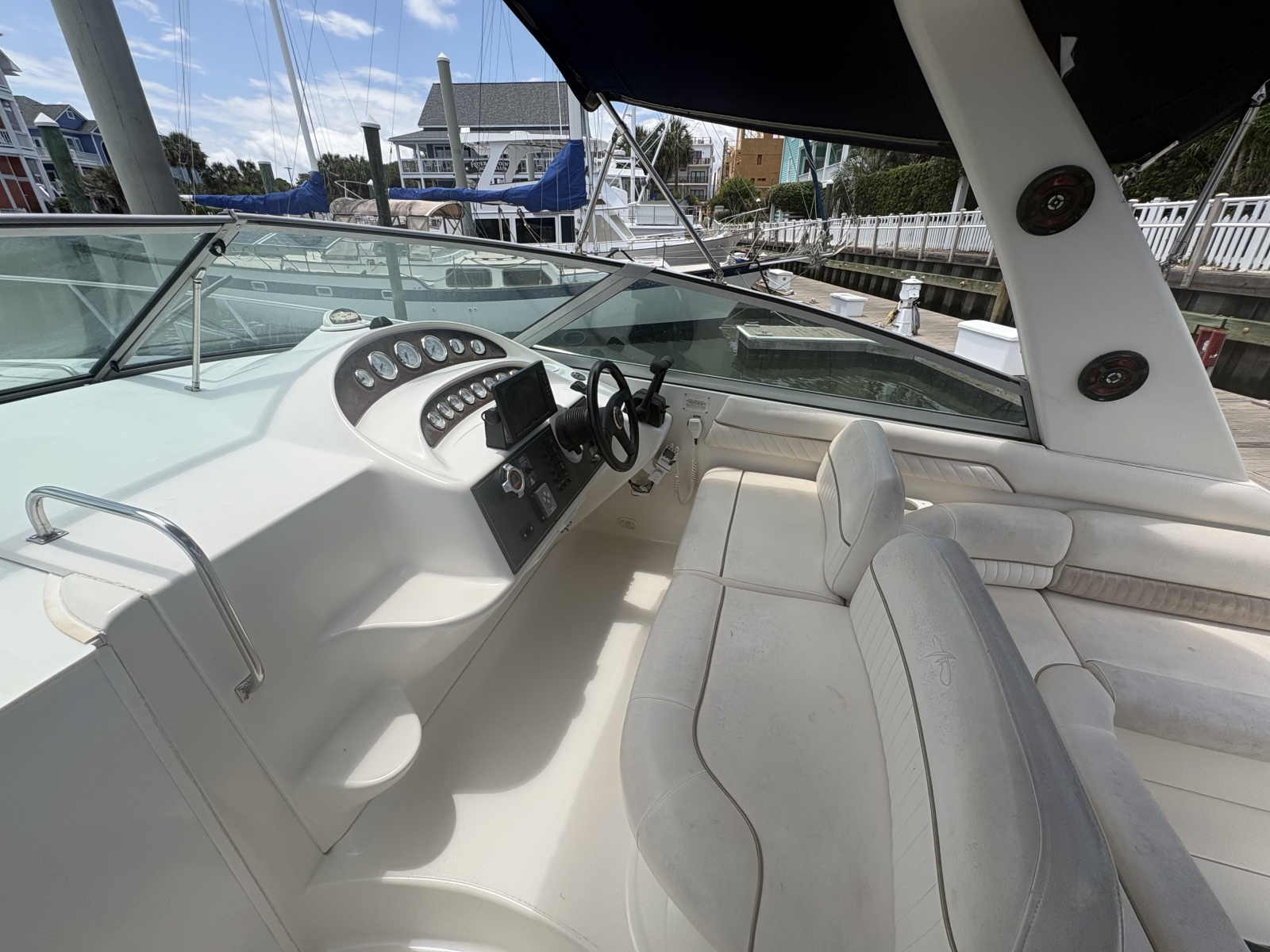 2000 Monterey 322 Cruiser