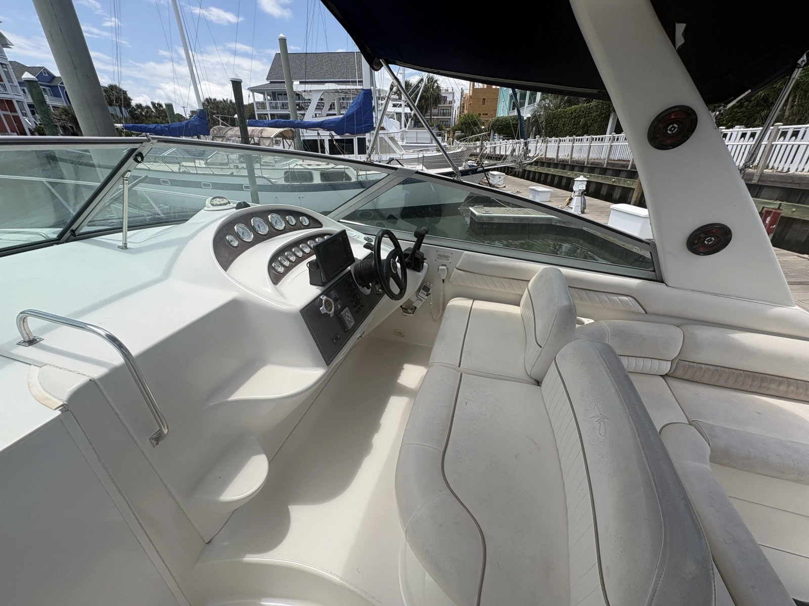2000 Monterey 322 Cruiser