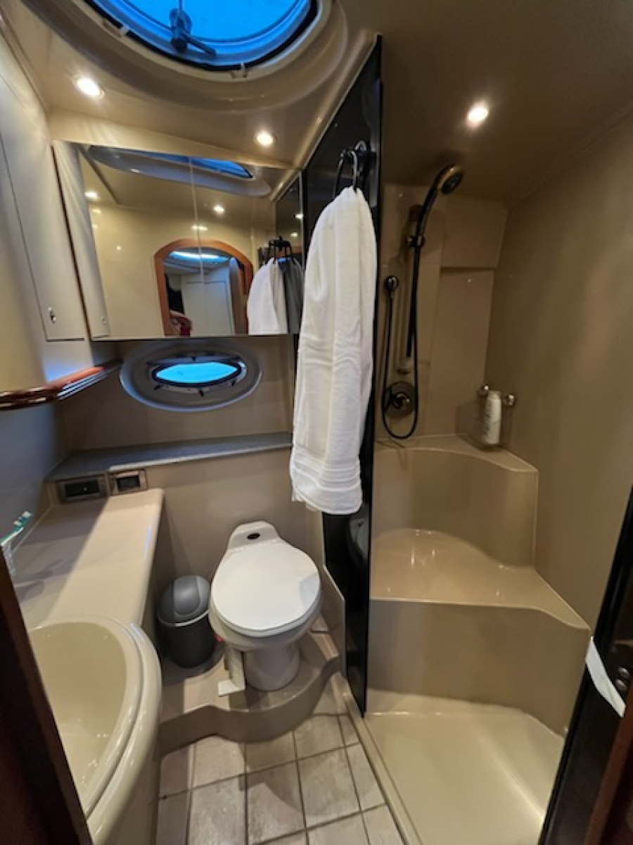 2002 Cruisers Yachts 3672 40