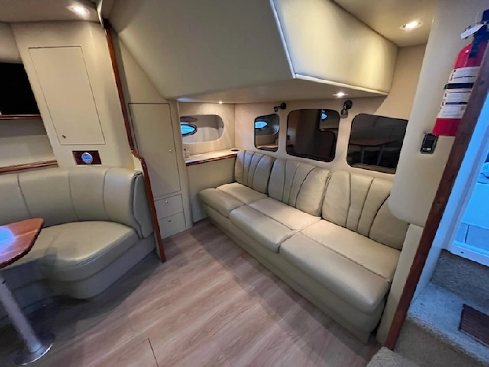 2002 Cruisers Yachts 3672 40