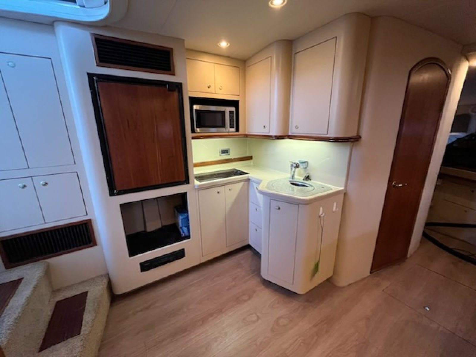 2002 Cruisers Yachts 3672 40