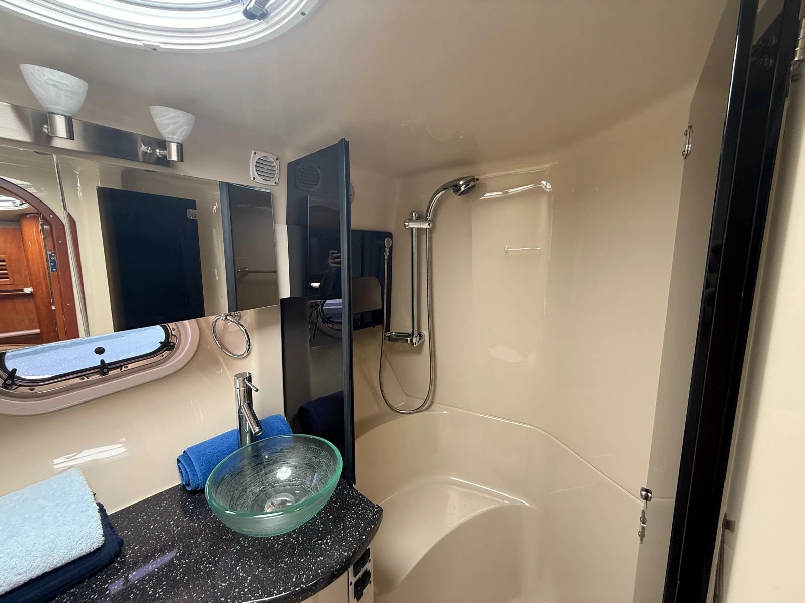 2007 Four Winns 378 37