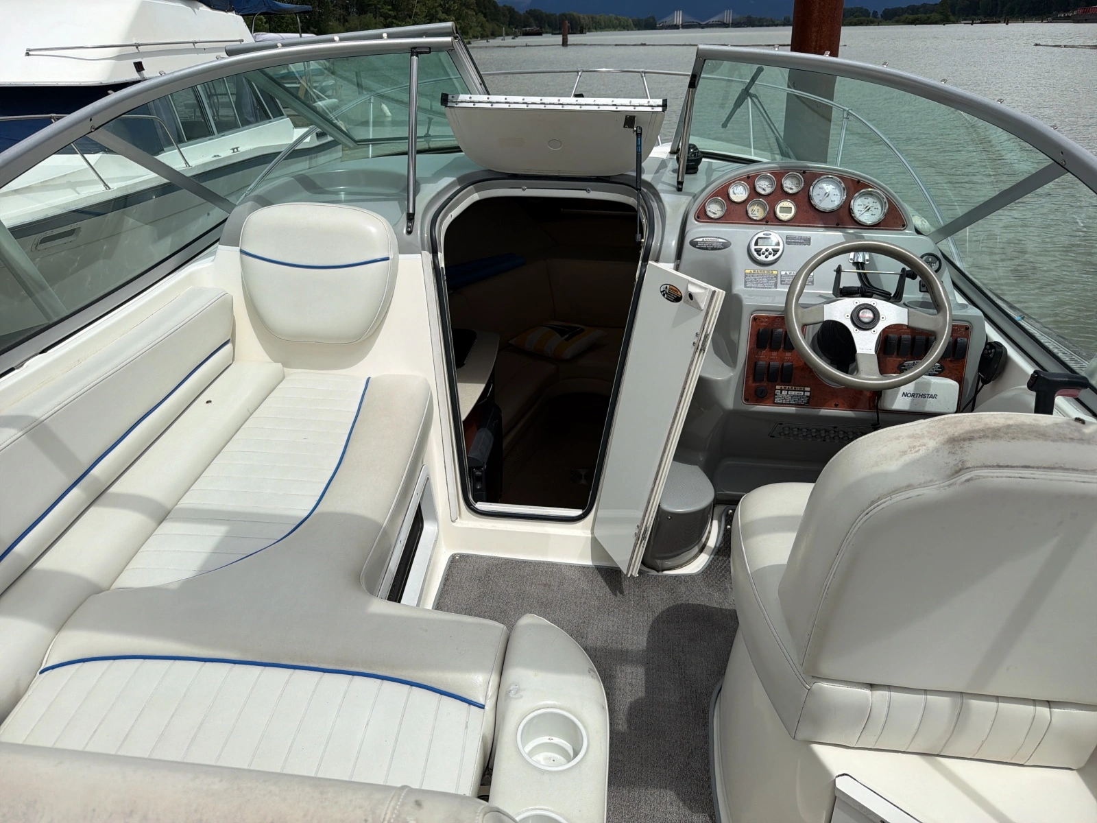 2007 Bayliner 245