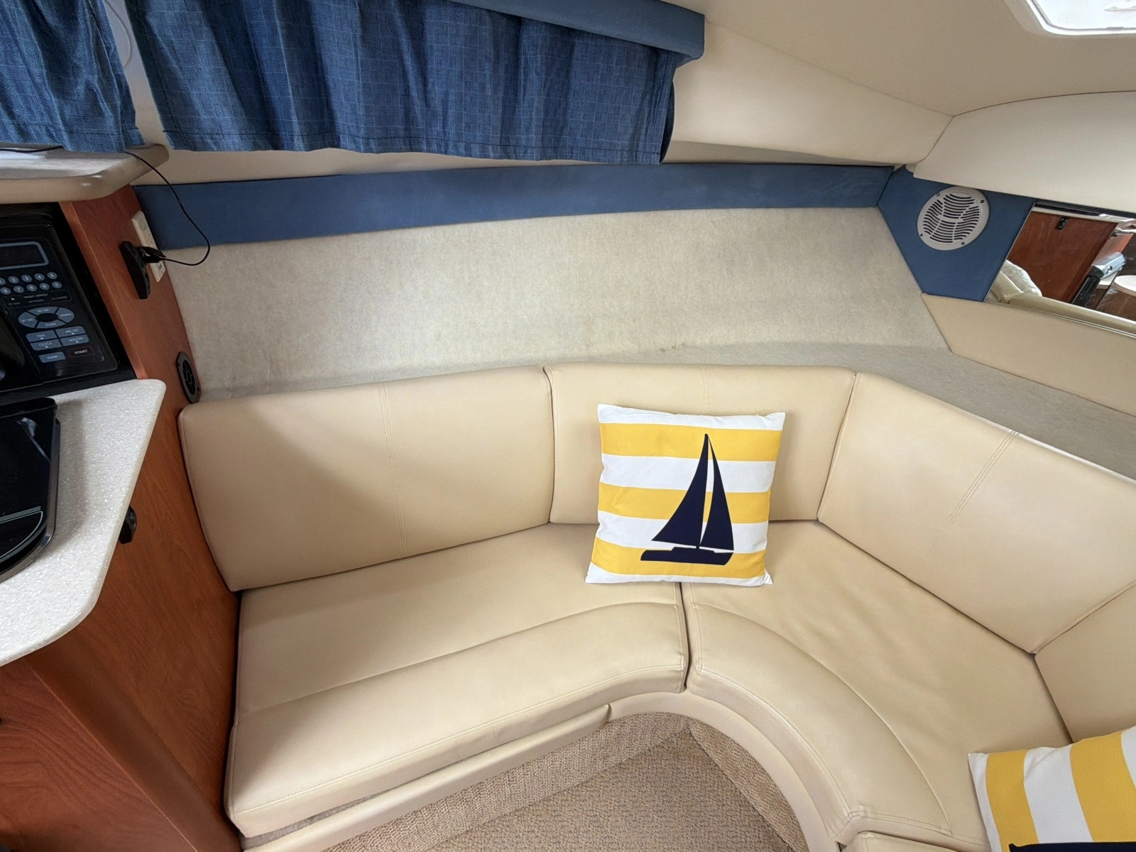 2007 Bayliner 245