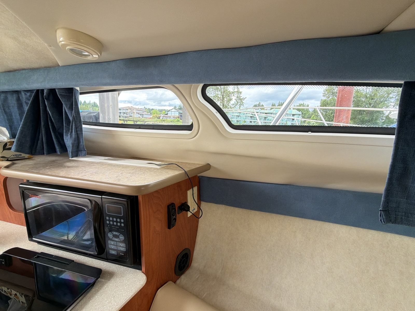 2007 Bayliner 245
