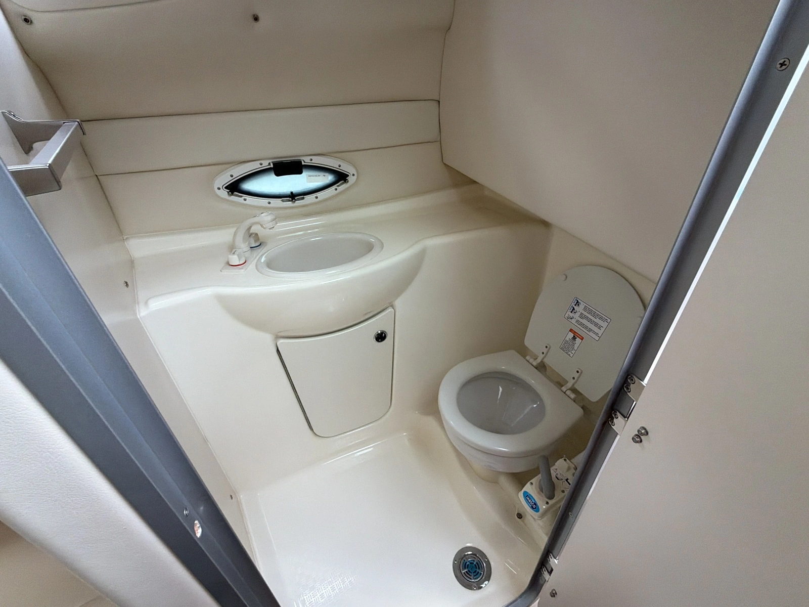 2007 Bayliner 245