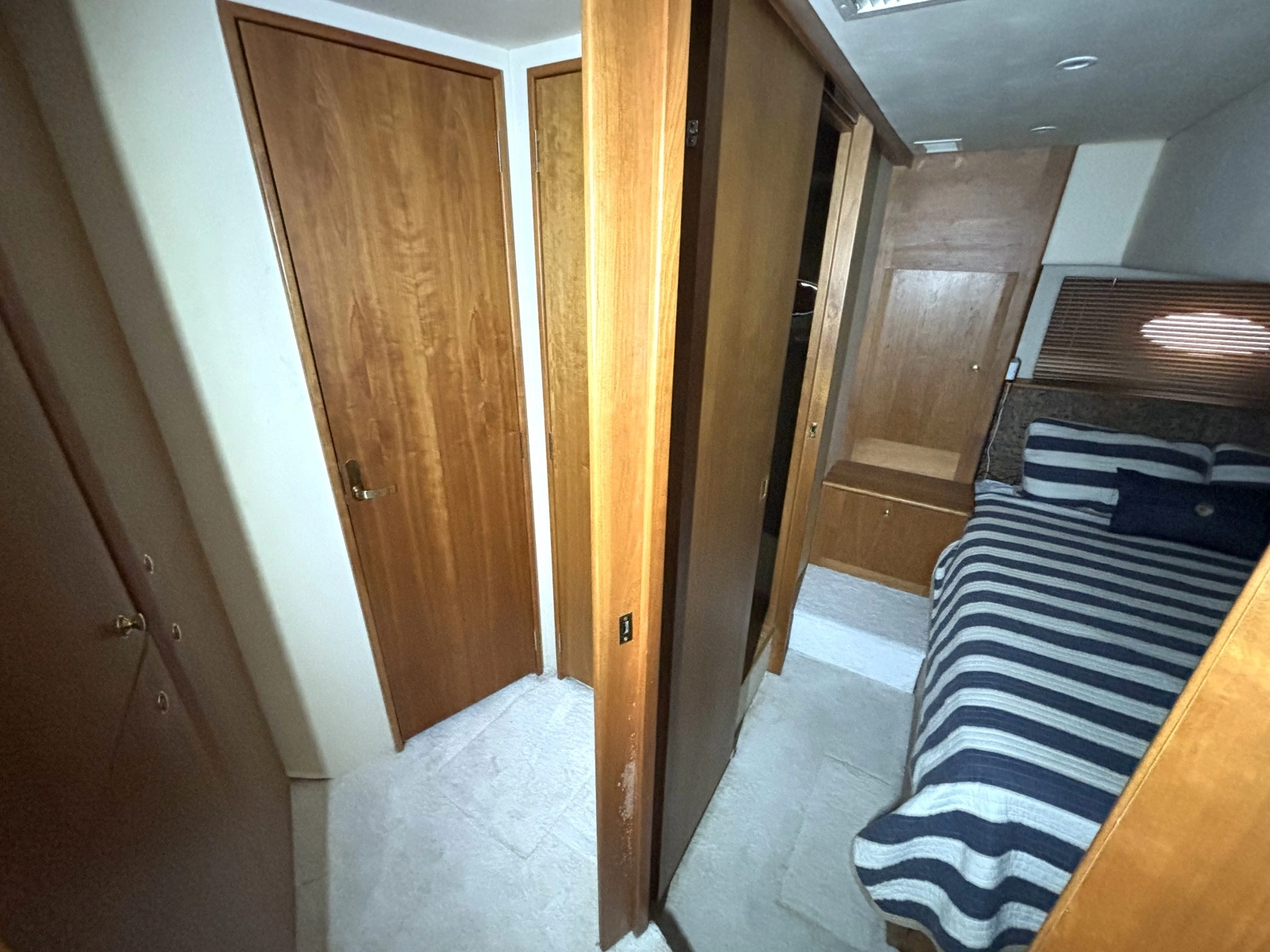 1999 Silverton 453 Motor Yacht