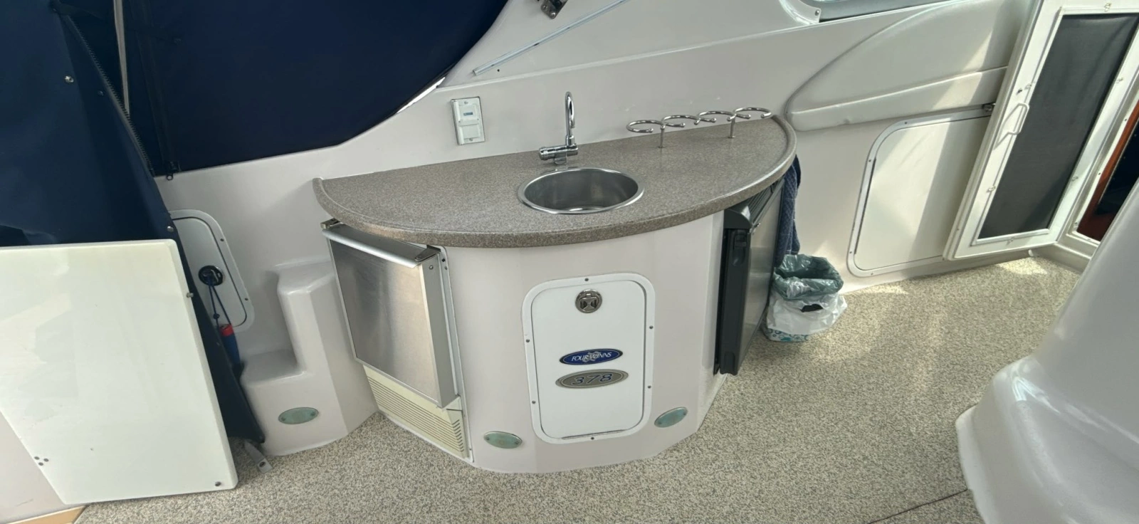 2005 Four Winns 378 Vista
