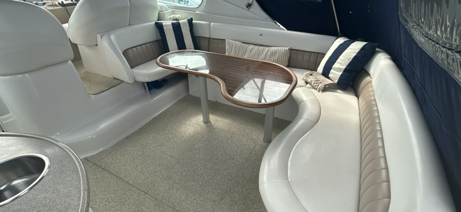 2005 Four Winns 378 Vista