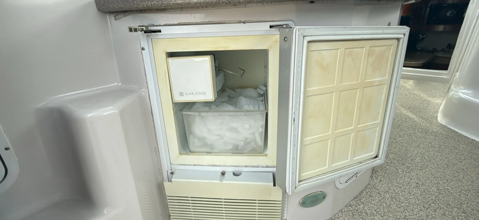 2005 Four Winns 378 Vista