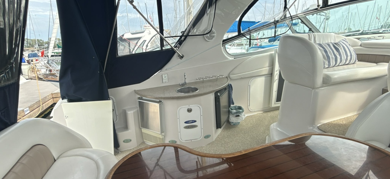 2005 Four Winns 378 Vista